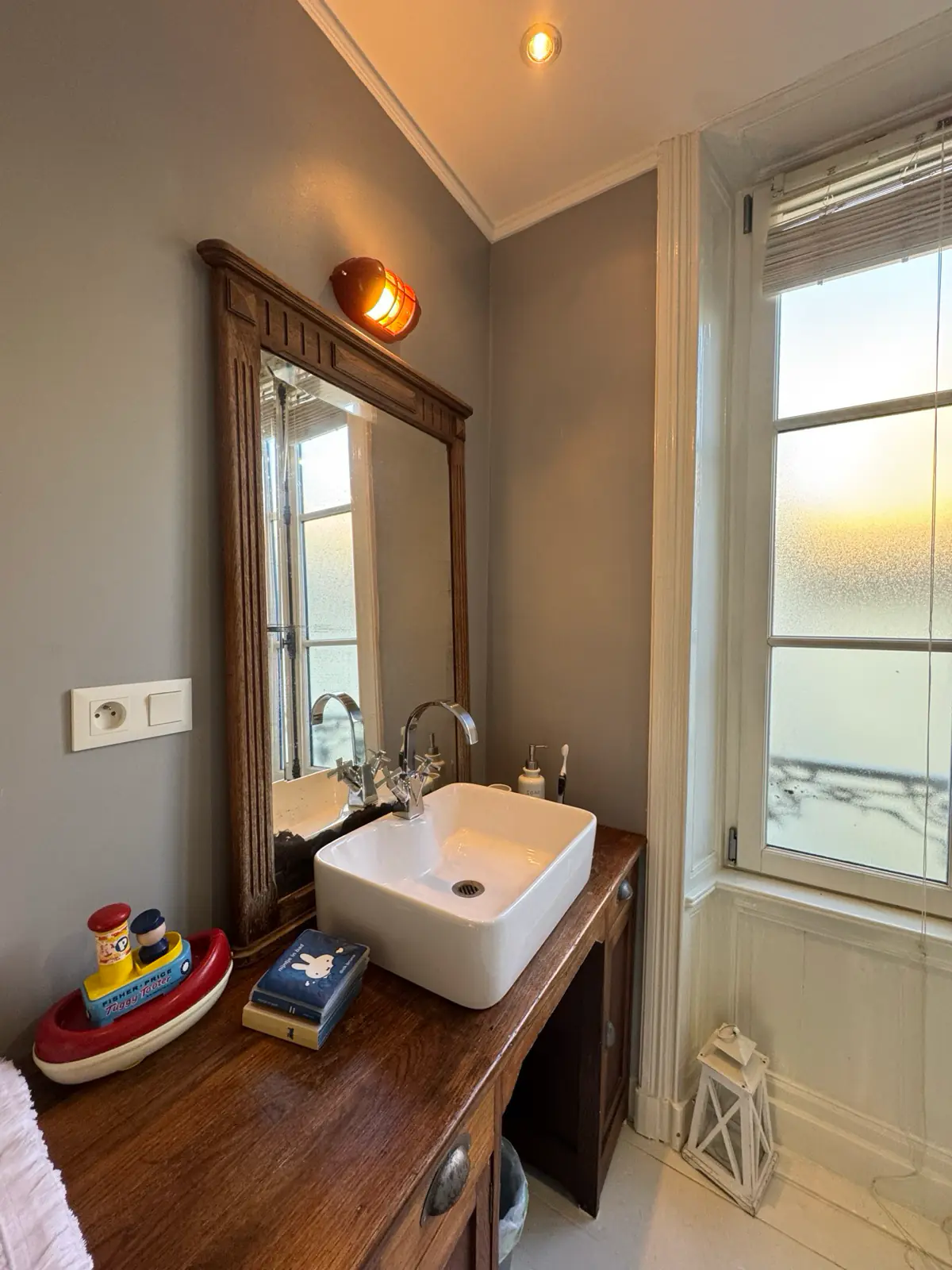 Premier étage du gîte : salon, cuisine et chambre (photo 1)