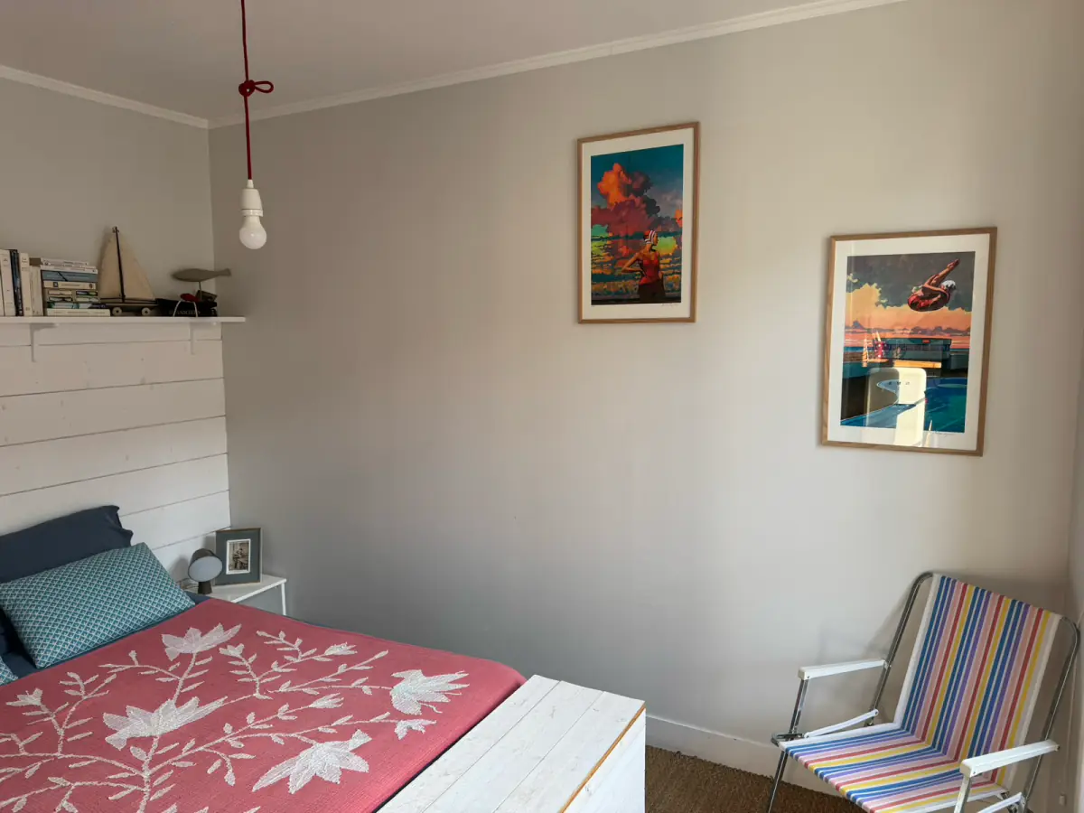 Premier étage du gîte : salon, cuisine et chambre (photo 7)